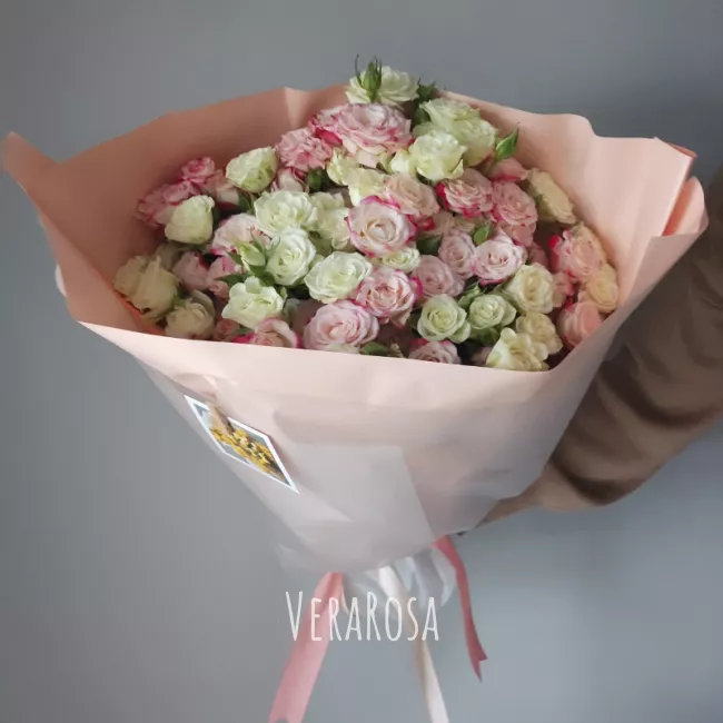 Монобукет из 21 кустовой розы 1