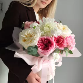 Цветы в коробке Нежное очарование от интернет-магазина «VeraRosa»