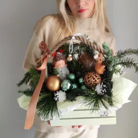 Композиция из нобилиса в ящике Машенька и белочка  от интернет-магазина «VeraRosa»