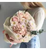 Нежный букет из гортензии, роз и хризантем  1