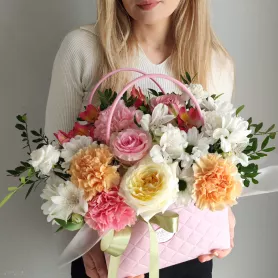 Весенняя цветочная корзина от интернет-магазина «VeraRosa»